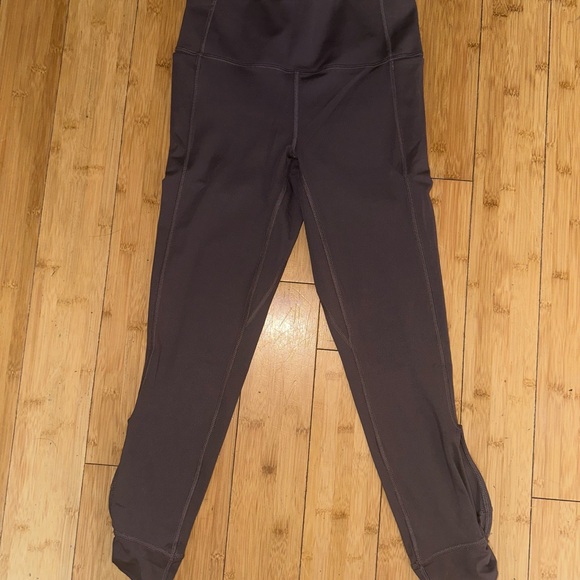 2 for $25 Bundle! Under Armour Plum Performance Leggings - Picture 2 of 3
